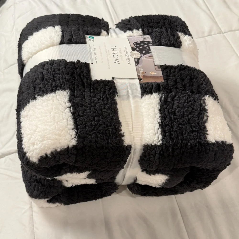 Huntington Home Throw 60x70 Black White‎ Checkered Plush Cozy NEW